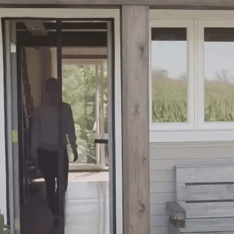 Magnetic Screen Door – Hands-Free, Bug-Proof & Pet-Friendly