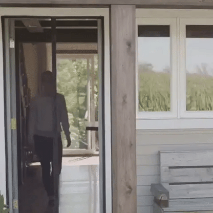 Magnetic Screen Door – Hands-Free, Bug-Proof & Pet-Friendly